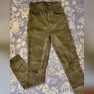 American Eagle Camo Size 00 High rise Skinny Jeans NWOT